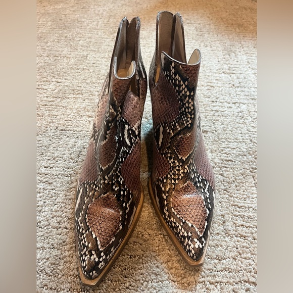 Vince camuto, women’s booties, size 8.5 - Picture 4 of 6